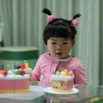 雪莱2周岁生日照片（玩具蛋糕版）