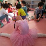 穿长袖舞蹈服去幼儿园