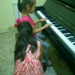 学钢琴的同学